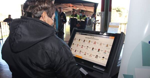 La Nación / TSJE dispone máquinas de votación en la Terminal de Asunción para capacitar a ciudadanos