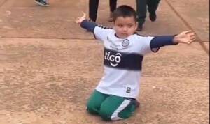 Crónica / [VIDEO] El niño penalero que causa furor en las redes