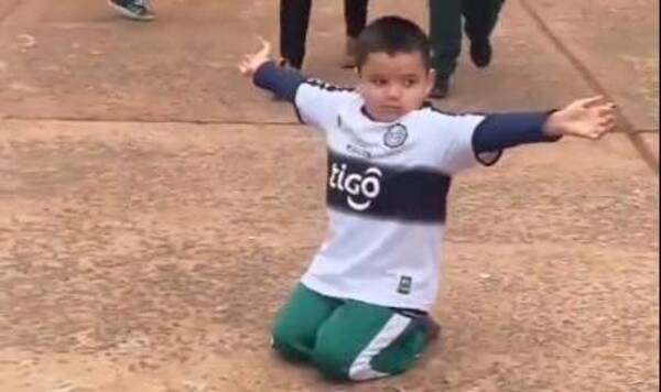 Crónica / [VIDEO] El niño penalero que causa furor en las redes