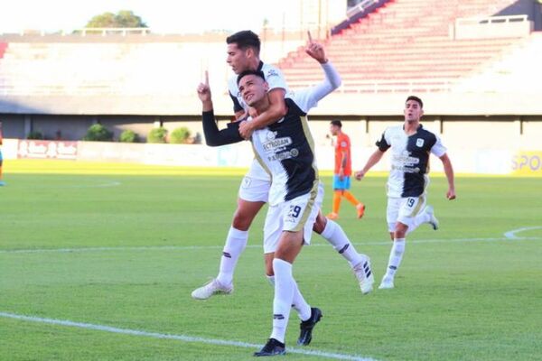 Los penales le dan la clasificación a Tacuary en la Copa Paraguay