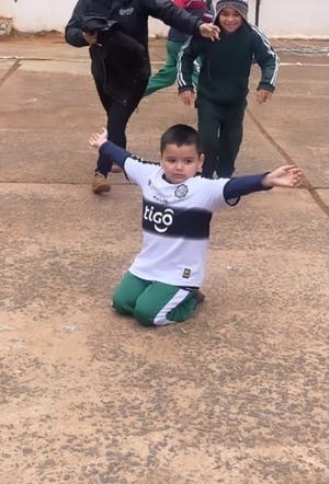 “Mateo llevó su camiseta de Olimpia a la escuela a escondidas”, contó su prima