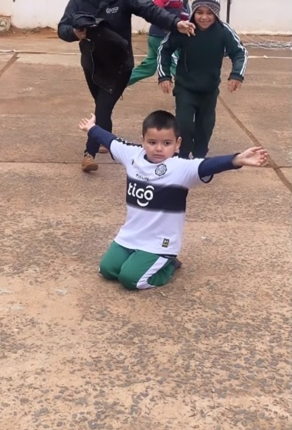 “Mateo llevó su camiseta de Olimpia a la escuela a escondidas”, contó su prima