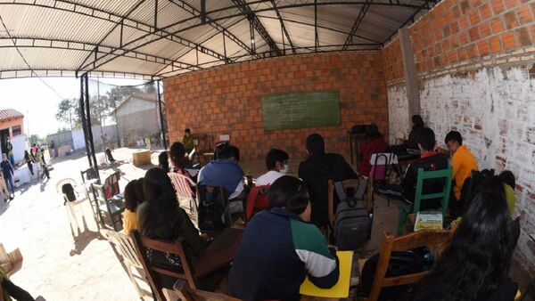MEC alega que donó aulas móviles a escuela de Limpio