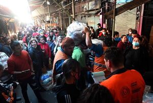 Incendio en el Mercado 4:  los 160 afectados serán reubicados en calles o veredas - Nacionales - ABC Color