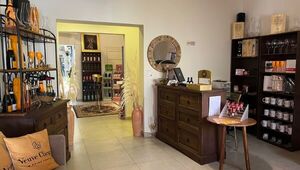 Wine Garden: más de 350 etiquetas, un bistró y el primer alfajor de vino del Paraguay
