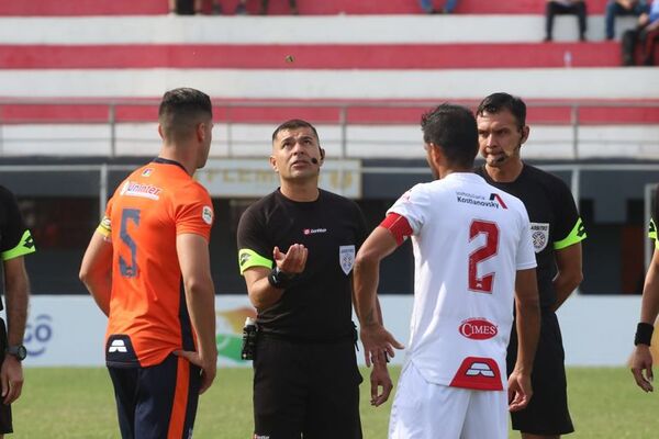 Arbitraje: Rolón y Romero debutan en Primera - Fútbol - ABC Color