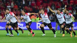 Melgar consigue en penales histórica clasificación a semis