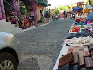 Pobladores del barrio San Jerónimo rechazan la reubicación de chacariteños · Radio Monumental 1080 AM