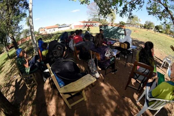 En Limpio dan clases bajo chapas, pese a la promesa de salas nuevas