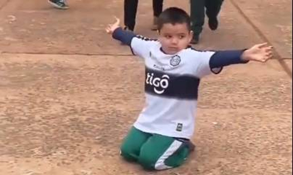 Un niño penalero causo furor en las redes - OviedoPress