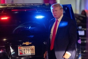 FBI buscaba documentos nucleares en la mansión de Donald Trump | 1000 Noticias