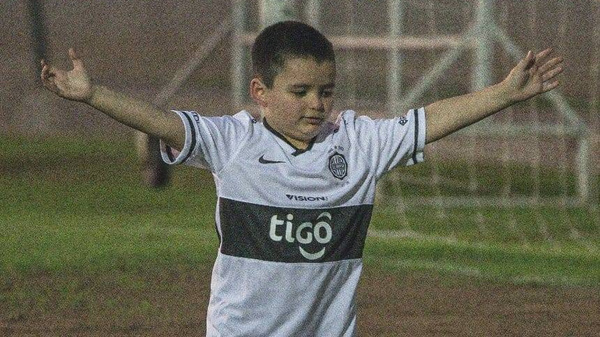 Crónica / [VIDEO] Le cumplen un sueño al niño que causó furor en las redes