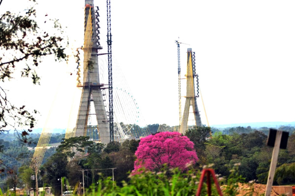 El Puente de la Integración ya es un gran atractivo en las tres fronteras - La Clave