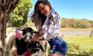 Crónica / ¡Nervia! "Modelo estanciera" salió a requerir a sus deudores