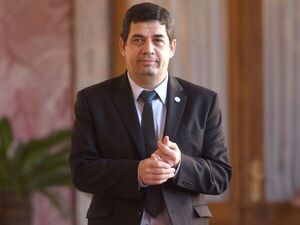 Velázquez renuncia a su precandidatura y a la Vicepresidencia - La Clave