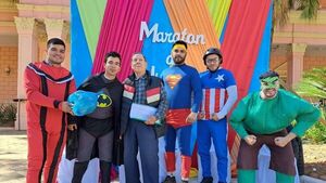 Se vistieron de superhéroes para juntar regalos por el Día del Niño
