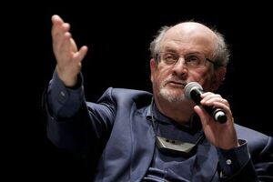 Amenazado por régimen iraní, escritor Rushdie fue atacado mientras dirigía un acto - Mundo - ABC Color
