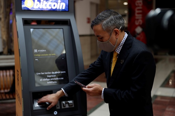 Las remesas a El Salvador con billeteras de criptomonedas no superan el 2 % - MarketData