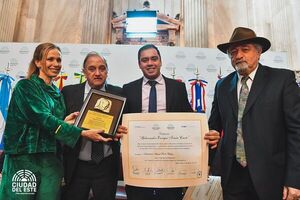 Miguel Prieto es honrado con distinción internacional por el Senado Argentino - La Clave