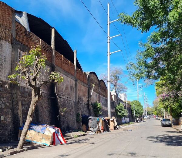 Casillas y basura en zona del Parque Caballero - Crónicas Ciudadanas - ABC Color