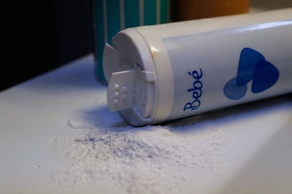 Johnson & Johnson suspende la venta de sus polvos de talco en todo el mundo - Mundo - ABC Color