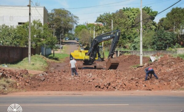 Luego de varias quejas, reparan calle del barrio Obrero