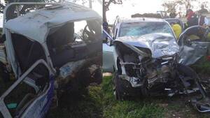 Crónica / Carmen del Paraná: Accidente frontal entre dos camionetas deja varios heridos