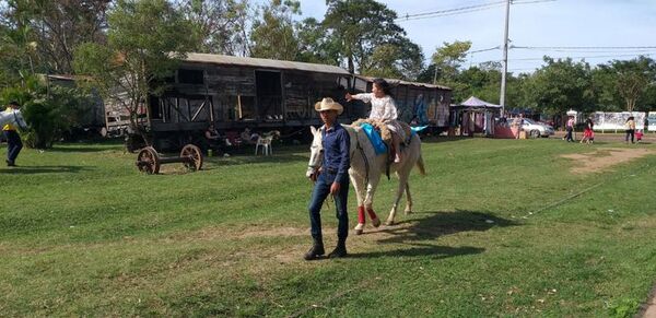 Expo, hospedajes, cosecha de frutillas y agasajo para niños en Areguá durante finde largo - Nacionales - ABC Color