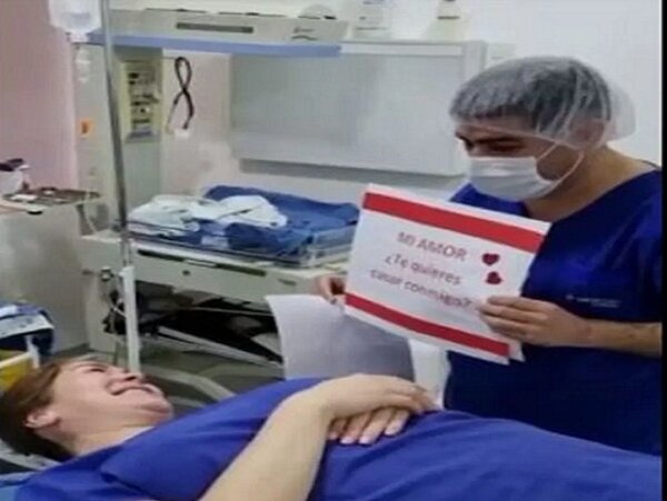 ¡Hermoso! Pidió matrimonio a la madre de sus hijos en el hospital | Noticias Paraguay