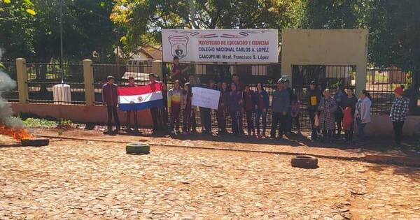 La Nación / Denuncian a director interino de un colegio de Caaguazú por supuesto acoso y maltrato a alumnos