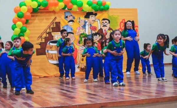 Honran a niños en memoria de los mártires de Acosta Ñu