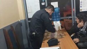 Encarnacena encontró cartera en el colectivo y la devolvió