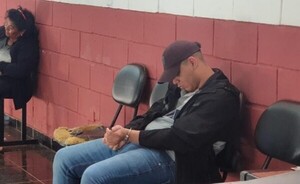 Allanan local comercial tras asalto a agente de la Policía Civil