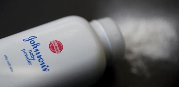 ¡Ma’ena! Desde el 2023 Johnson & Johnson ya no venderá sus famosos talcos para bebé