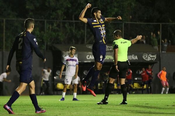 Trinidense toma el liderato en la Intermedia - Fútbol - ABC Color