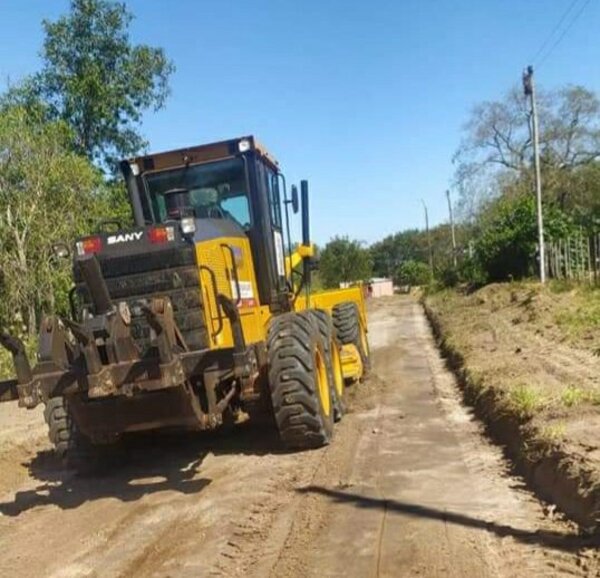 Municipalidad de Loreto avanza con la reparación caminos y calles