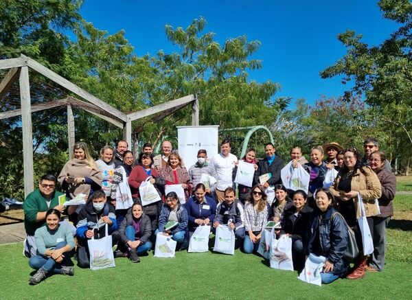 Docentes participan de talleres sobre educación ambiental para niños, niñas y adolescentes