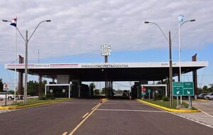 Paso fronterizo: “Yacyretá tiene que ser un símbolo de unión entre dos pueblos hermanos”, dice gobernador de Corrientes - Nacionales - ABC Color