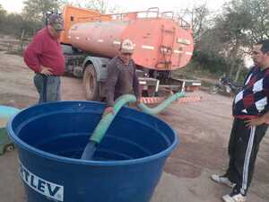 MOPC distribuyó 120.000 litros de agua potable a comunidades chaqueñas - .::Agencia IP::.