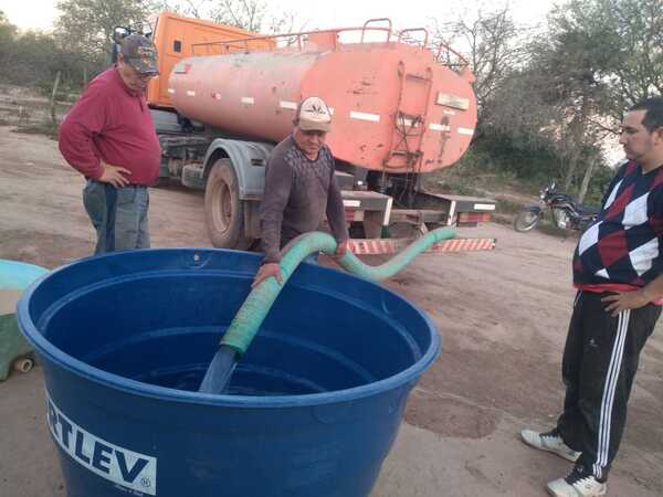 MOPC distribuyó 120.000 litros de agua potable a comunidades chaqueñas - .::Agencia IP::.