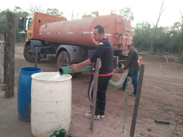 MOPC distribuyó 120.000 litros de agua potable a comunidades chaqueñas | 1000 Noticias