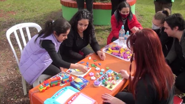 Feria saludable por el crecimiento y desarrollo óptimo de la niñez en el Parque de la Salud de Encarnación.