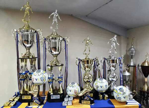 Atrayente partido de la primera final de la Liga Luqueña •