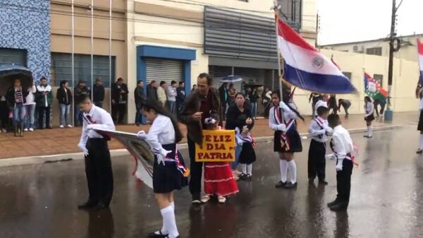 Desfile estudiantil en homenaje a la Bandera - Radio Imperio