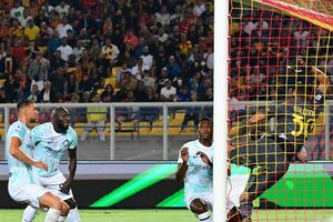 El Inter rescata la victoria en el descuento ante el Lecce - Fútbol Internacional - ABC Color