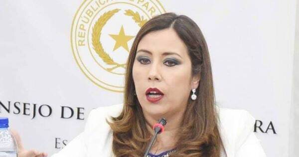 La Nación / Precandidata liberal a la senaduría apunta a combatir el “crimen social”