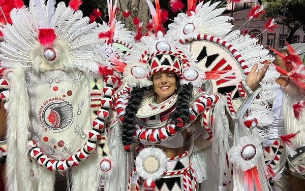 Crónica / ¡Festeja su cumple con una fiesta de carnaval con transmisión en vivo!