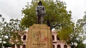 Monumentos históricos están en completo estado de abandono