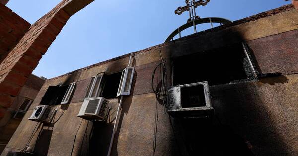 La Nación / Egipto: incendio en una iglesia causa 41 muertos
