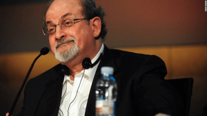 De qué trata “Los versos satánicos”, el libro por el que Salman Rushdie fue atacado